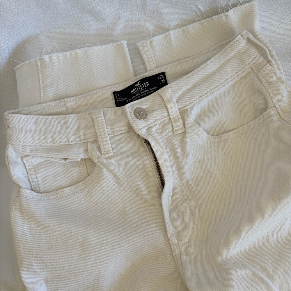 Hollister White High-Rise Jeans, size 28